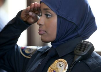 in Scozia Il Hijab diventa parte dell’uniforme della polizia