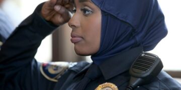 in Scozia Il Hijab diventa parte dell’uniforme della polizia
