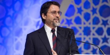 Chi è Hamza Yusuf, il sapiente finanziato dagli Emirati e appena nominato consigliere di Trump per i diritti umani