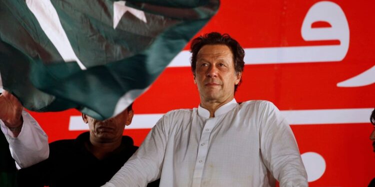 Il piano rivoluzionario di Imran Khan per sconfiggere la povertà in Pakistan