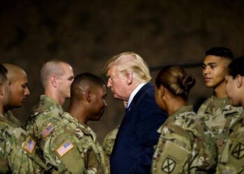 Trump mantiene truppe USA a presidio dei campi petroliferi nel nord della Siria