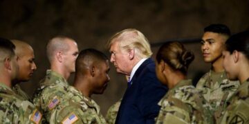 Trump mantiene truppe USA a presidio dei campi petroliferi nel nord della Siria