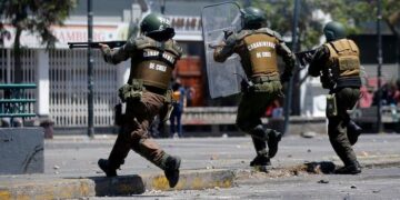 Carri armati per le strade e manifestazioni oceaniche: cosa succede in Cile? Aumento delle tariffe e politiche neoliberiste hanno esasperato i cittadini