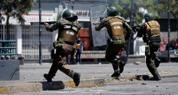 Carri armati per le strade e manifestazioni oceaniche: cosa succede in Cile? Aumento delle tariffe e politiche neoliberiste hanno esasperato i cittadini