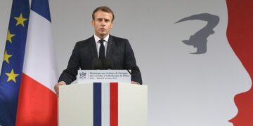 Macron: se preghi cinque volte al giorno sei un potenziale terrorista