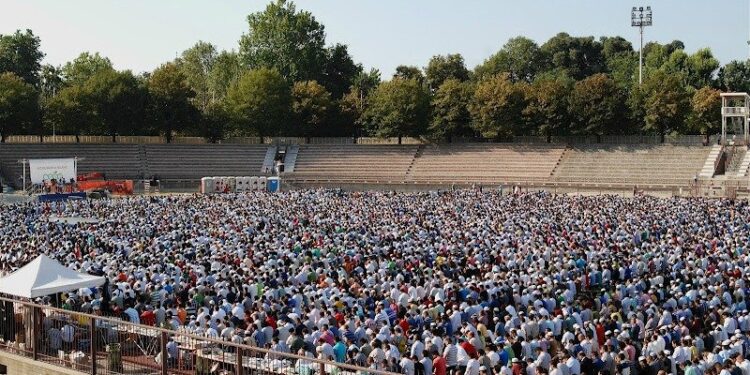 Voto storico a Milano: quattro moschee riconosciute dal nuovo piano per il culto