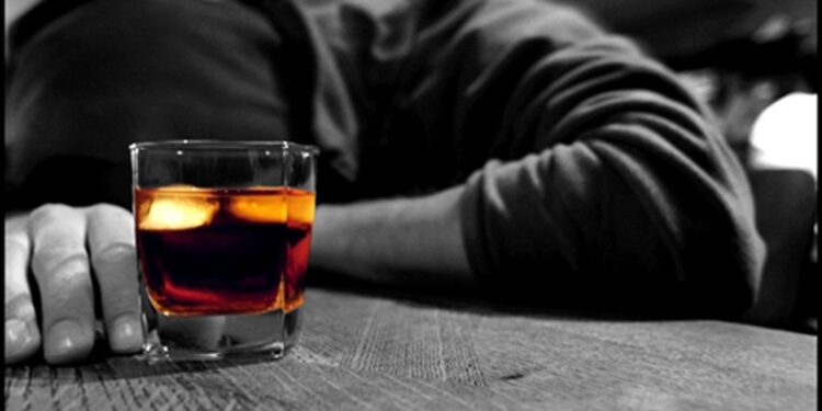 L’alcol è la droga più letale in circolazione: violenze, stragi e malattie ma si continua a sottovalutare il rischio