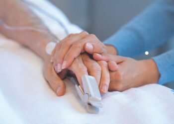 Sul fine vita la scienza latita ancor più della politica, serve un cambio di paradigma