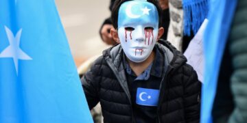 In Cina un milione di musulmani uiguri in campi di concentramento, repressione, torture e moschee distrutte mentre il mondo osserva in silenzio