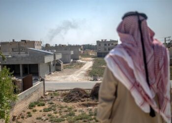 Gli arabi siriani espulsi dal Nord della Siria guardano l’avanzata turca con la speranza di poter tornare a casa, nelle terre da cui sono stati espulsi dalle milizie curde. “Fino al 2015 vivevamo in pace con la minoranza curda”dicono.