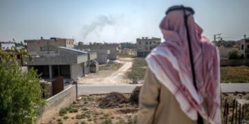 Gli arabi siriani espulsi dal Nord della Siria guardano l’avanzata turca con la speranza di poter tornare a casa, nelle terre da cui sono stati espulsi dalle milizie curde. “Fino al 2015 vivevamo in pace con la minoranza curda”dicono.