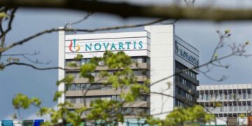 Scandalo Novartis: migliaia di medici corrotti per prescrivere farmaci inutili, coinvolti nell’inchiesta politici greci di primo piano