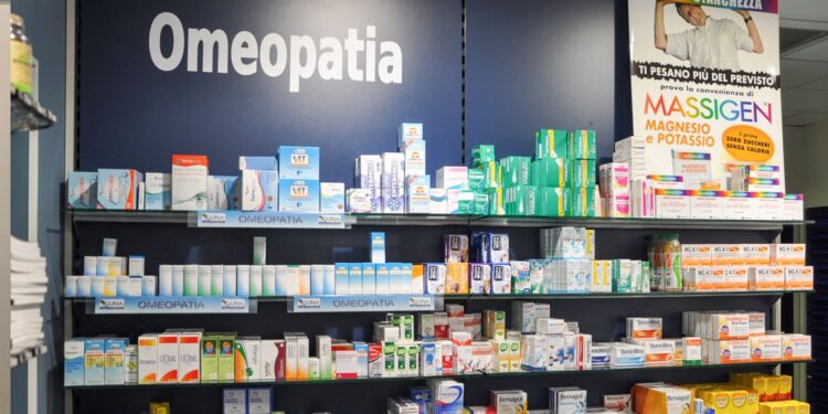 Nel suo sfogo scomposto contro l’omeopatia Burioni dimostra di non sapere di cosa parla