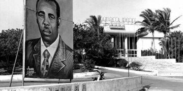 21 ottobre 1969, l’ex carabiniere Siad Barre diviene il padrone della Somalia, autore di un colpo di Stato benedetto dall’Italia, terrà in pugno il paese per un intero ventennio