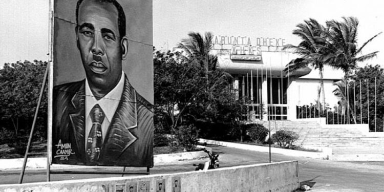 21 ottobre 1969, l’ex carabiniere Siad Barre diviene il padrone della Somalia, autore di un colpo di Stato benedetto dall’Italia, terrà in pugno il paese per un intero ventennio