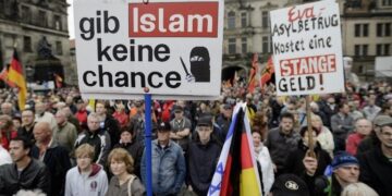 Dichiarato lo stato di emergenza a Dresda, il neonazismo è sempre più islamofobo e violento