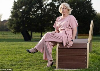 Follia Gender: ostetrica cacciata per un post, solo le donne partoriscono aveva scritto