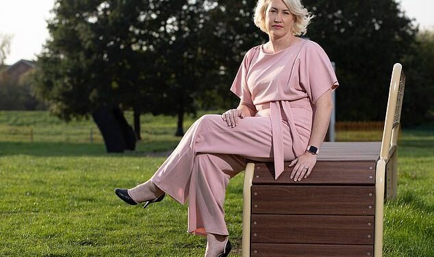 Follia Gender: ostetrica cacciata per un post, solo le donne partoriscono aveva scritto