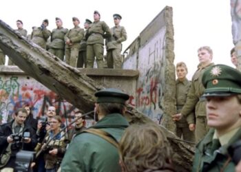 Il 9 novembre del 1989, trent’anni fa cadeva il muro di Berlino, dal 1961 divideva l’attuale capitale tedesca e le due germanie