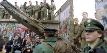 Il 9 novembre del 1989, trent’anni fa cadeva il muro di Berlino, dal 1961 divideva l’attuale capitale tedesca e le due germanie