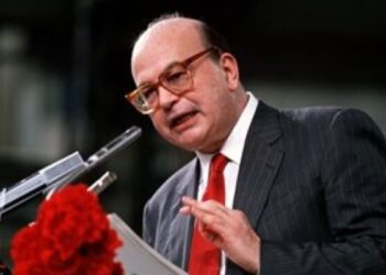 Il 6 novembre 1985 Bettino Craxi affermò la legittimità della resistenza armata palestinese. In un discorso storico l’allora Presidente del Consiglio chiamò in causa il diritto interazionale