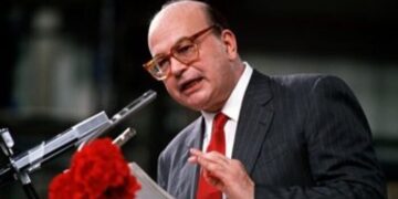 Il 6 novembre 1985 Bettino Craxi affermò la legittimità della resistenza armata palestinese. In un discorso storico l’allora Presidente del Consiglio chiamò in causa il diritto interazionale