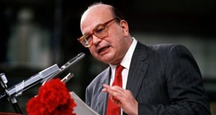 Il 6 novembre 1985 Bettino Craxi affermò la legittimità della resistenza armata palestinese. In un discorso storico l’allora Presidente del Consiglio chiamò in causa il diritto interazionale