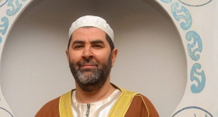 Contro di me vendetta di funzionari dei servizi svizzeri, l’imam di Lugano accusa: cittadinanza negata perché ho rifiutato di diventare un informatore