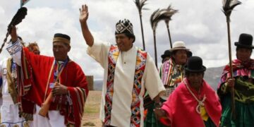 Evo Morales il presidente indigeno che ha fatto volare la Bolivia ora vittima del golpe militare dell’oligarchia