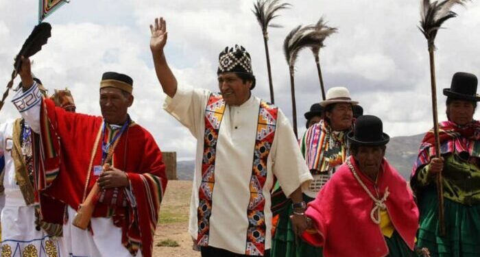 Evo Morales il presidente indigeno che ha fatto volare la Bolivia ora vittima del golpe militare dell’oligarchia