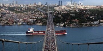 Si è corsa ieri la Maratona di Istanbul, l’unica su due continenti. A maggio la finale di Champions League, Istanbul è una città imperdibile e fare appello al boicottaggio un’assurdità
