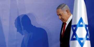 Netanyahu “corrotto e corruttore dei media”: parola del Procuratore generale d’Israele, ora rischia 10 anni di carcere