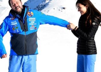 Salvini sbeffeggia il Papa e attacca l’Islam a sproposito sulle donne