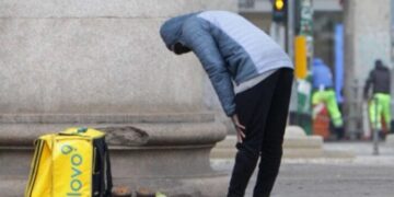 Milano: la preghiera del rider