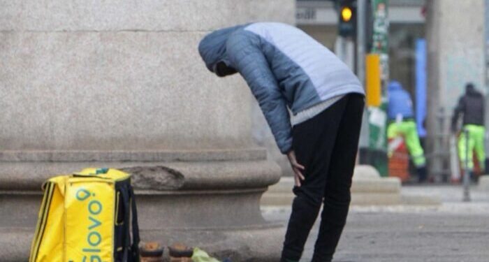 Milano: la preghiera del rider