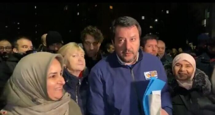 Al Pilastro a scortare Salvini anche due musulmane velate-LE IMMAGINI