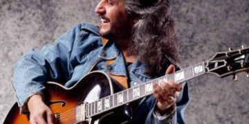 Cinque anni fa ci lasciava Pino Daniele, un cantante di Blues Mediterraneo