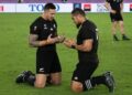 Il rugbista Sonny Williams non indossa la maglia: sponsorizza le scommesse