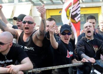 Pianificavano attacchi a moschee, richiedenti asilo e politici, arrestati 12 neonazisti tedeschi