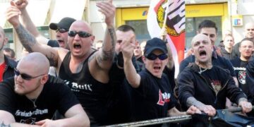 Pianificavano attacchi a moschee, richiedenti asilo e politici, arrestati 12 neonazisti tedeschi