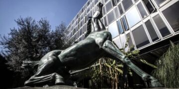 RAI multata dall’AGCOM per 1,5 milioni, continua la crisi nera della TV pubblica