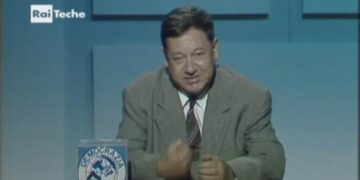 In Italia la politica ha preso il posto della commedia e siamo precursori nel mondo