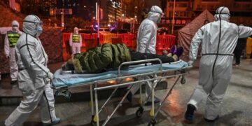 Il Coronavirus ferma la corsa della Cina verso l’egemonia: ipotesi di guerra biologica