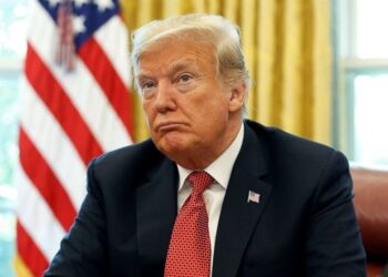 Gaffe di Trump la moschea di Al-Aqsa diventa Al-Aqua: gli sfottò del web