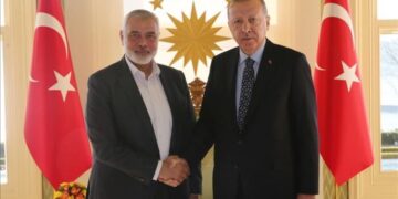 Erdogan e il capo di Hamas Haniyeh si incontrano per discutere del piano Trump