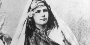 Isabelle Eberhardt: l’esploratrice intrepida che abbracciò l’islam travestita da uomo