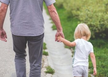 Circolare del ministero chiarisce: i bambini hanno gli stessi diritti dei cani