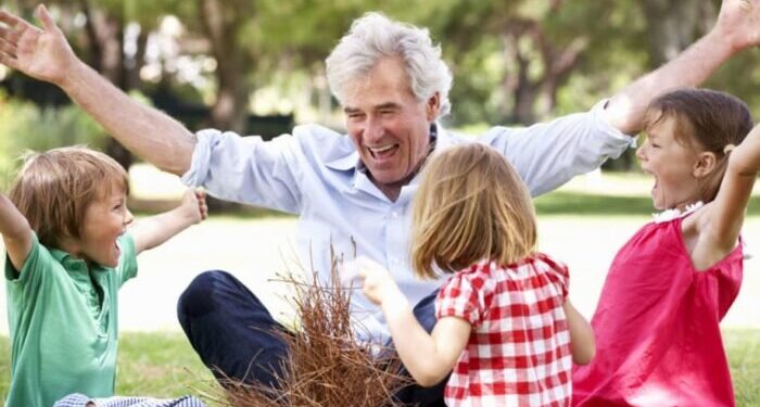 Svizzera: i bambini non trasmettono il virus, potranno abbracciare i nonni