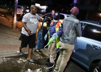 Il Sudafrica mette al bando l’alcol per combattere il Coronavirus