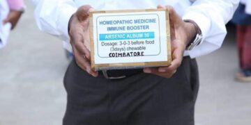 Il governo del Kerala distribuisce farmaci omeopatici contro il Coronavirus